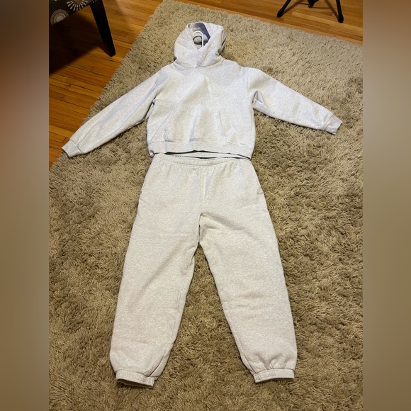 Aritzia Sweat Set - Picture 3 of 6